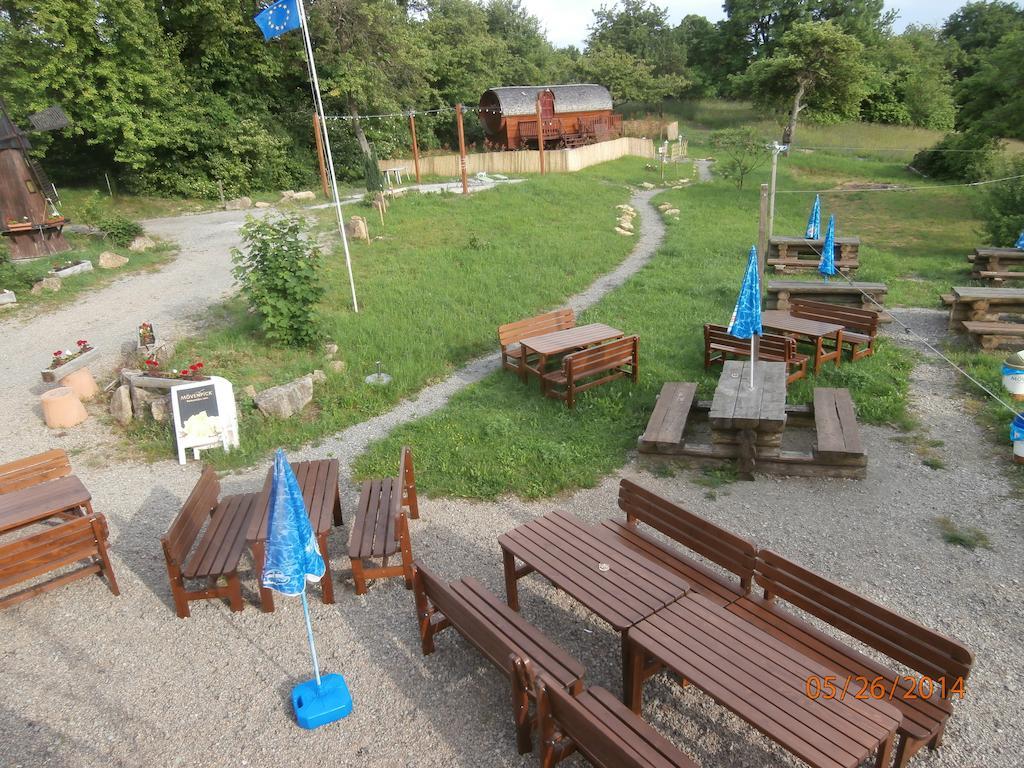 Le Chalet Du Chemin Et Sa Roulotte Berviller-en-Moselle Buitenkant foto