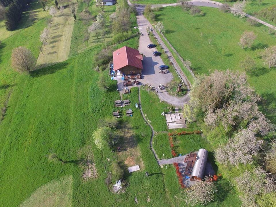 Le Chalet Du Chemin Et Sa Roulotte Berviller-en-Moselle Buitenkant foto